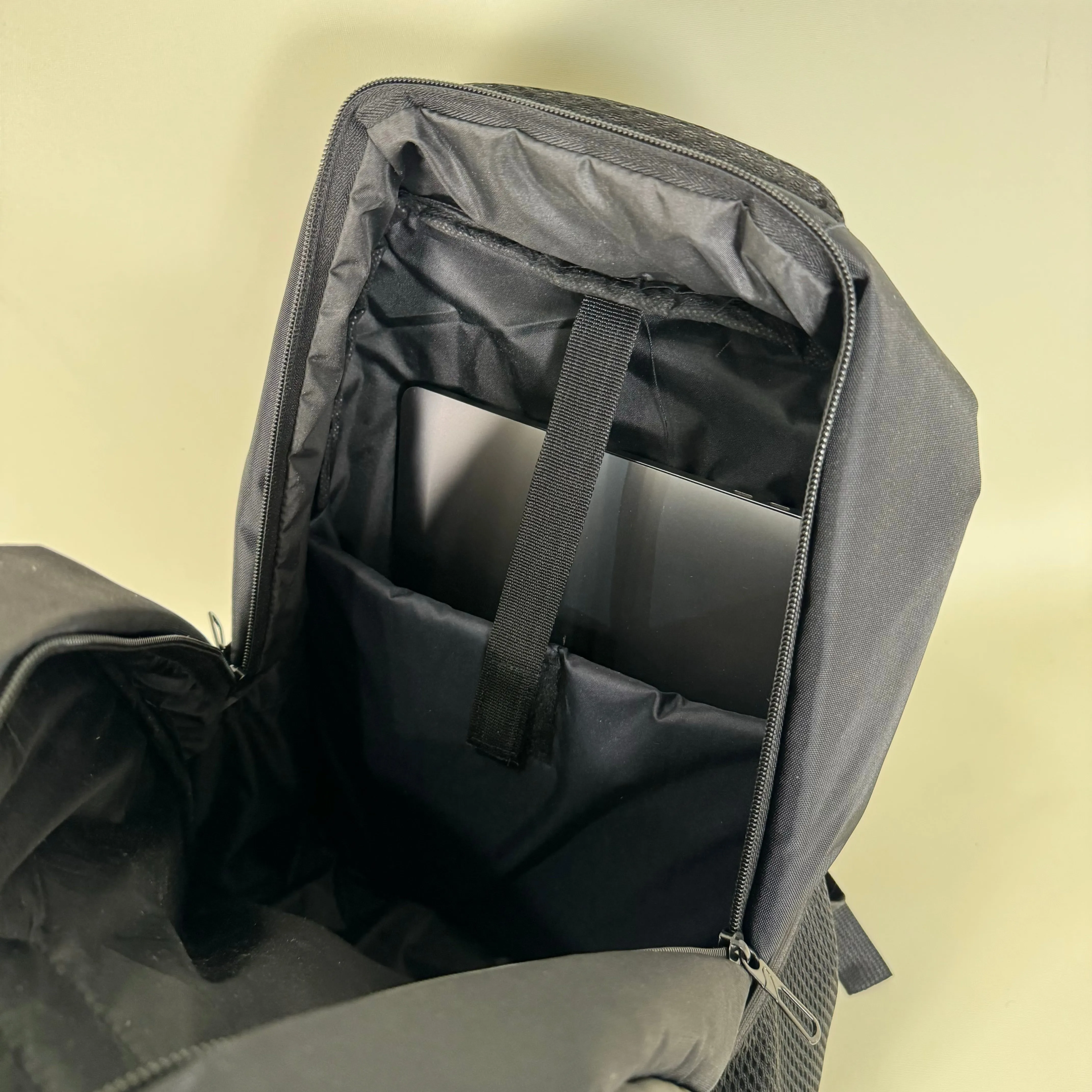 Black Jetset Laptop Backpack ss8 //  Water Resistant