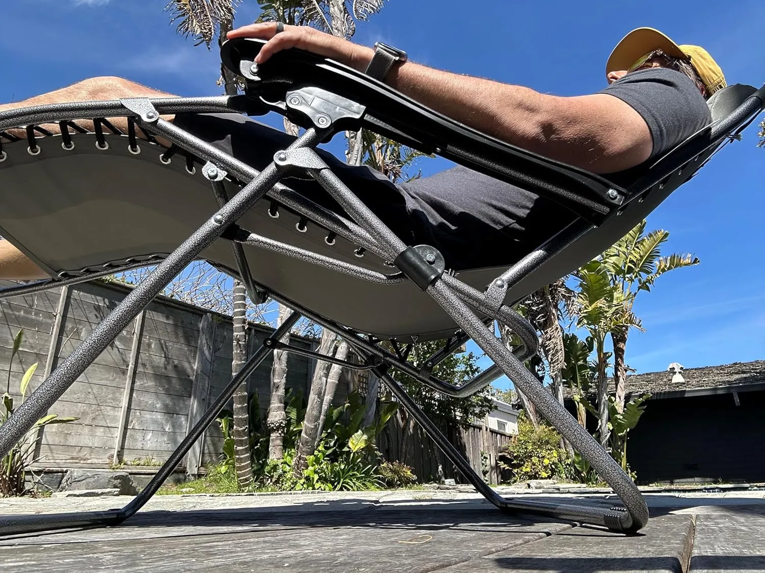Heavy Duty Zero Gravity Chair with Adjustable Reclining, Extra Large Side Table, Gray 600D Polyester, Powder-Coated Steel Frame, 300 lbs Capacity