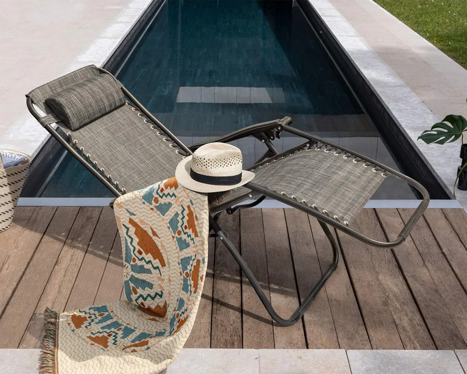 Homall Zero Gravity Chair Adjustable Folding Lawn Lounge Chairs Outdoor Lounge Gravity Chair Camp Reclining Lounge Chair with Pillows for Poolside Backyard and Beach Set of 2 (Double-Gray)