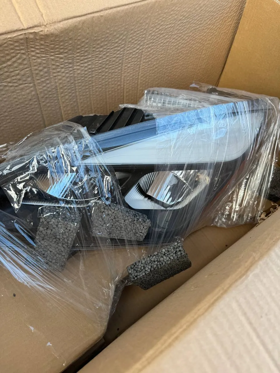 P4 564.46001L | Genuine Freightliner® Left Headlamp For Cascadia RHT LED