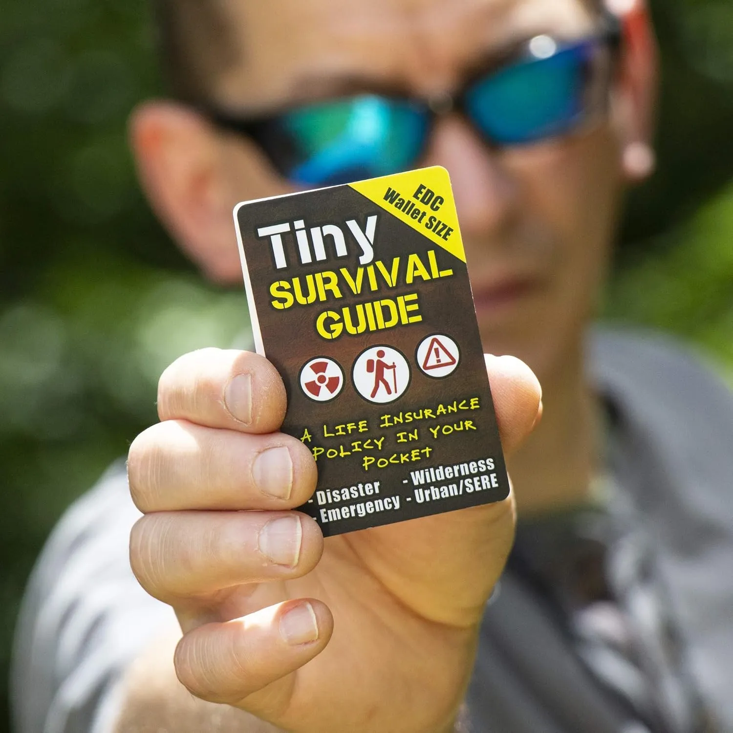 Tiny Survival Guide: A Life Insurance Policy in Your Pocket - The Ultimate “Survive Anything” Everyday Carry: Emergency, Disaster Preparedness Micro-Guide, 5-Pack