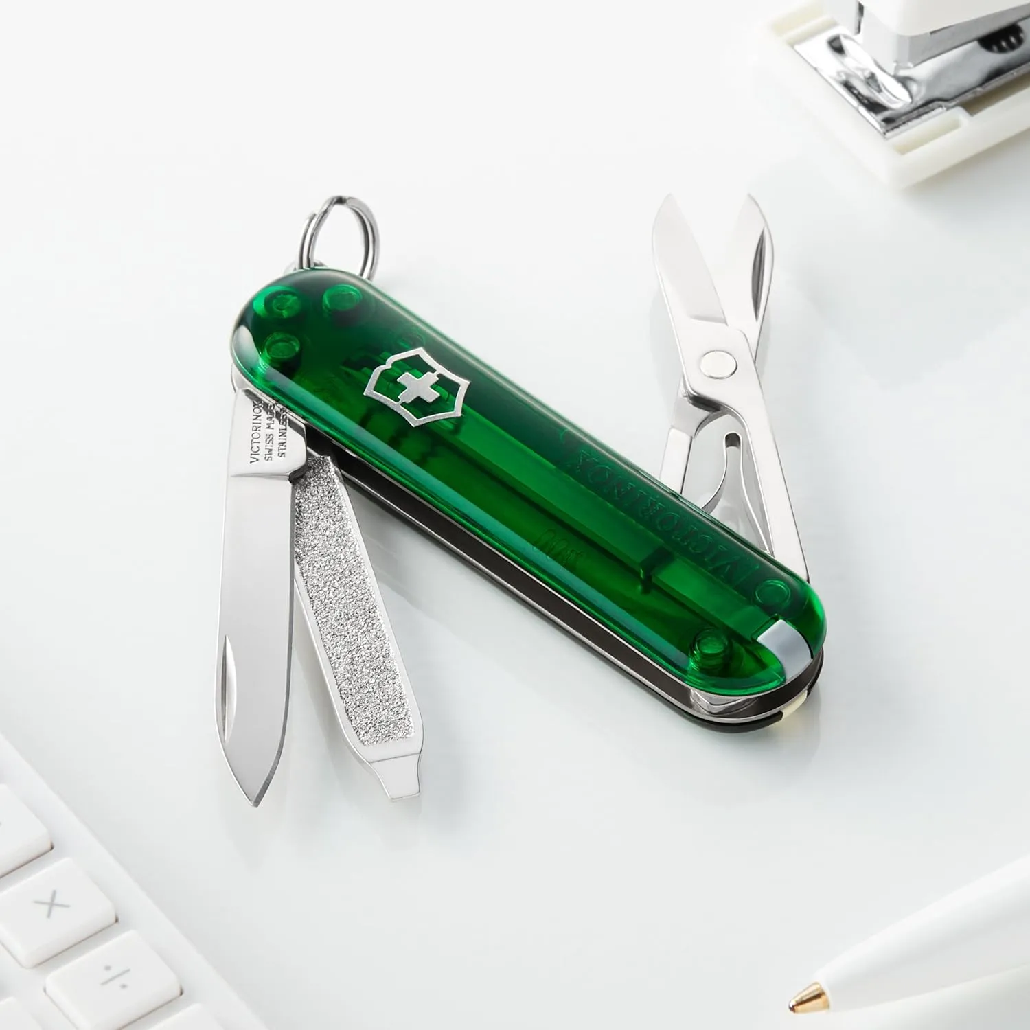 Victorinox Classic SD Swiss Army Knife, Compact 7 Function Swiss Made Pocket Knife with Small Blade, Screwdriver and Key Ring - Emerald