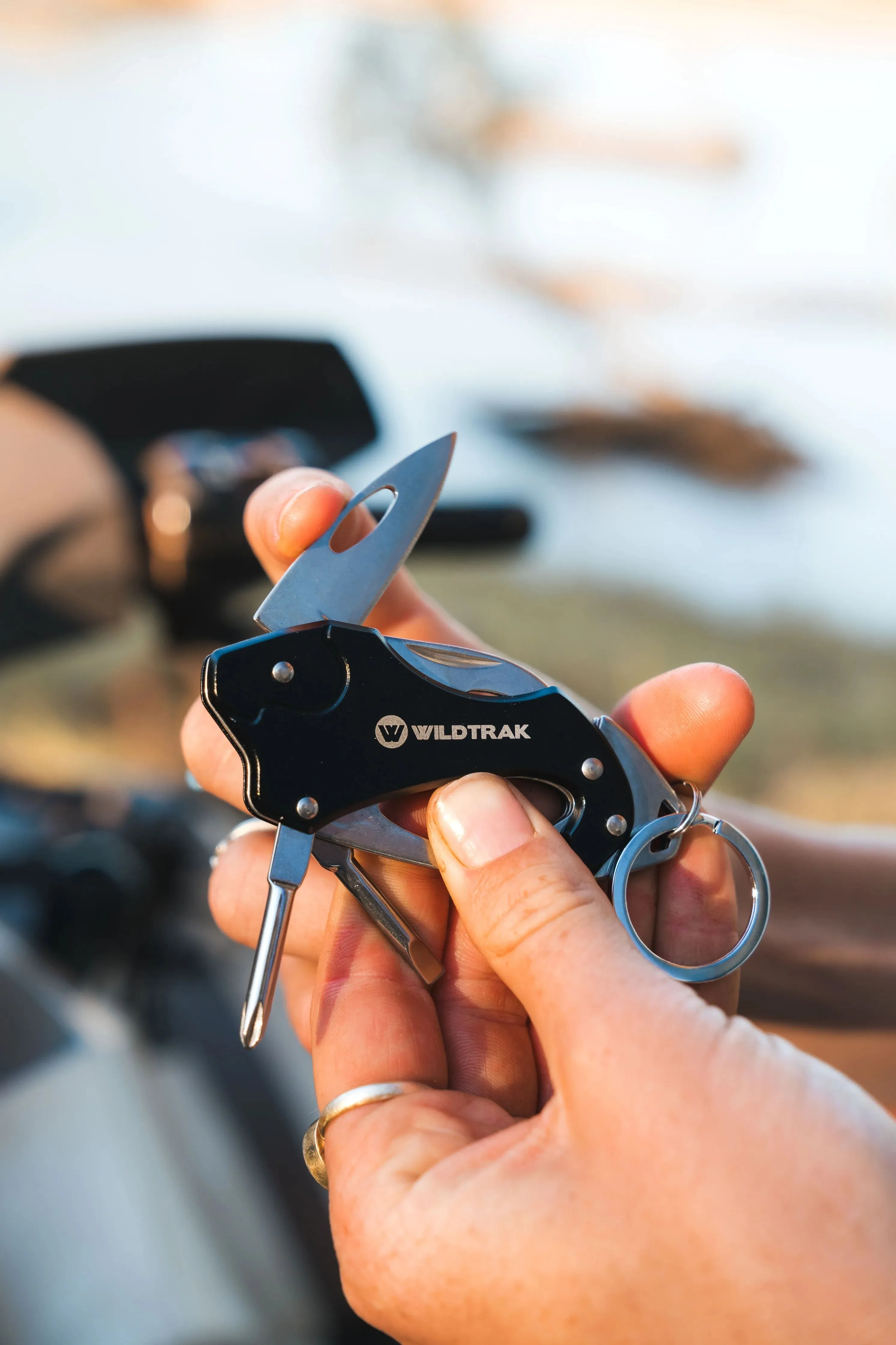 WILDTRAK 6 in 1 Multi Tool Keyring with Army Knife - CA0157